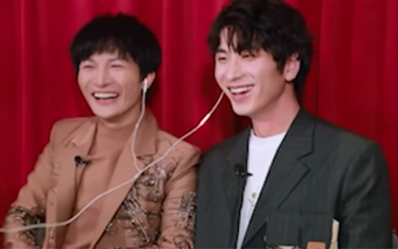 周深蔡程昱两个小朋友的说说笑笑