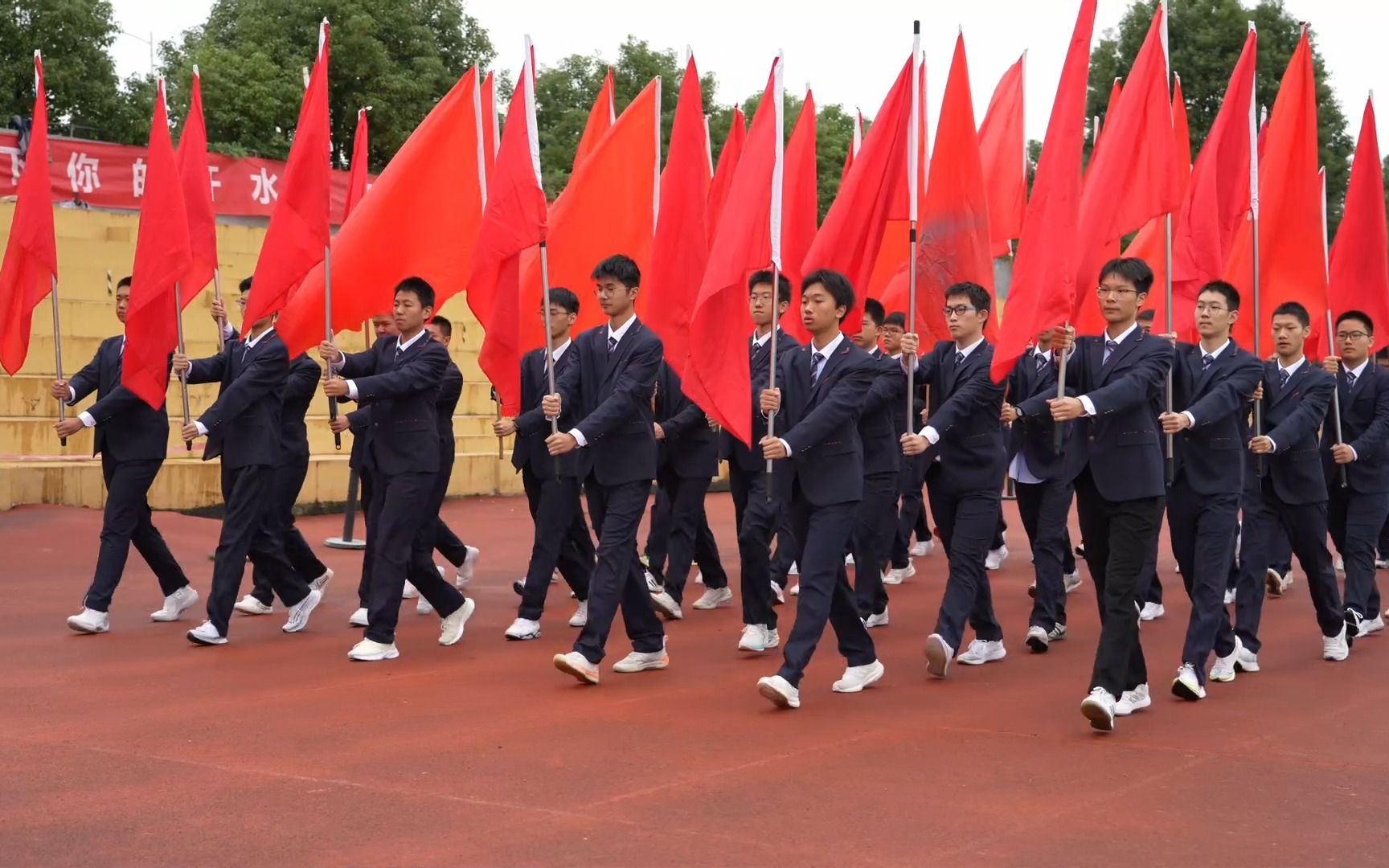 护旗手&校徽&成功男人红旗队方阵@2023运动会哔哩哔哩bilibili