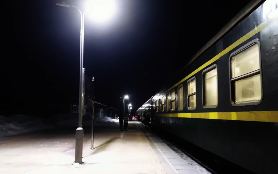 【中国铁路 冬之汤林】6274次列车(乌伊岭-佳木斯)除夕日出美溪站