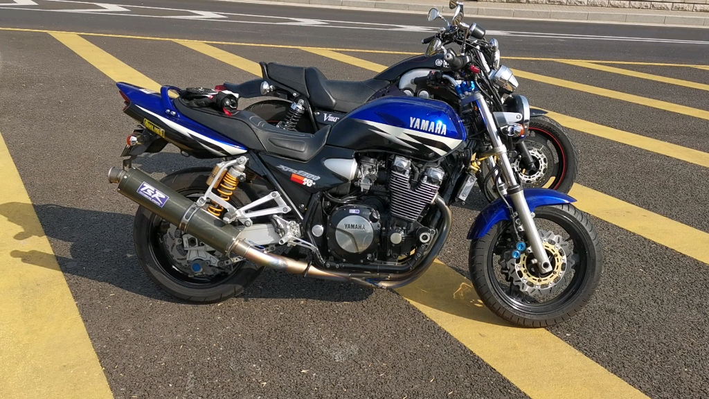 经典的雅马哈xjr1300跟vmax1200