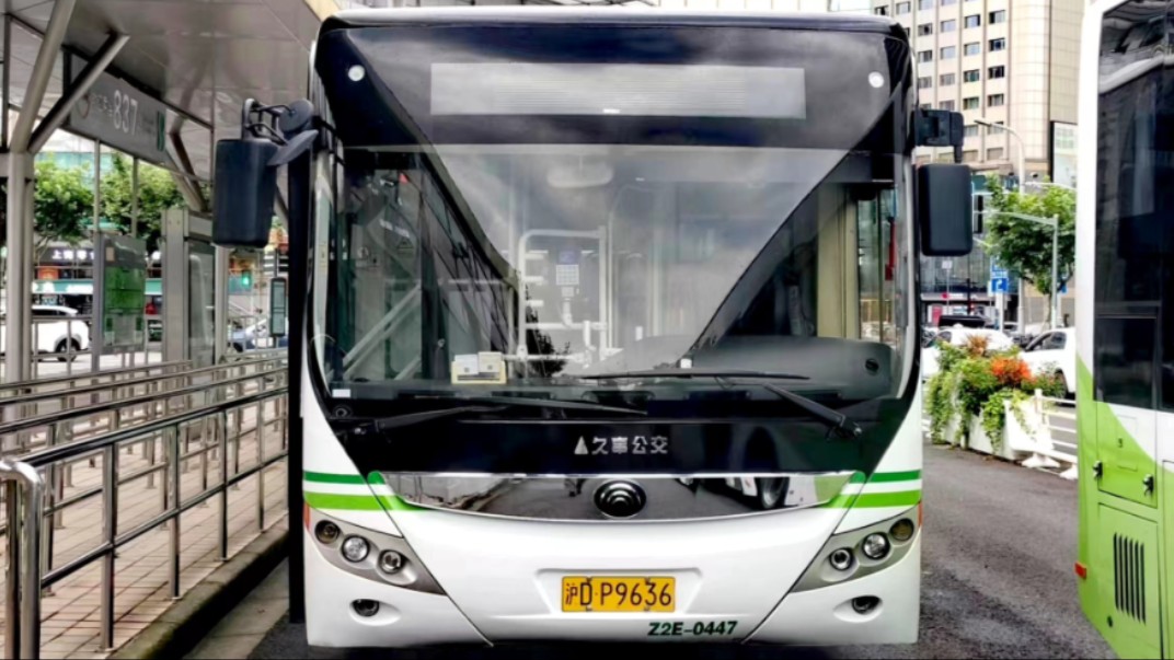 (巴士三公司)上海837路公交车终点站上海火车站(南广场)离站(上海火车