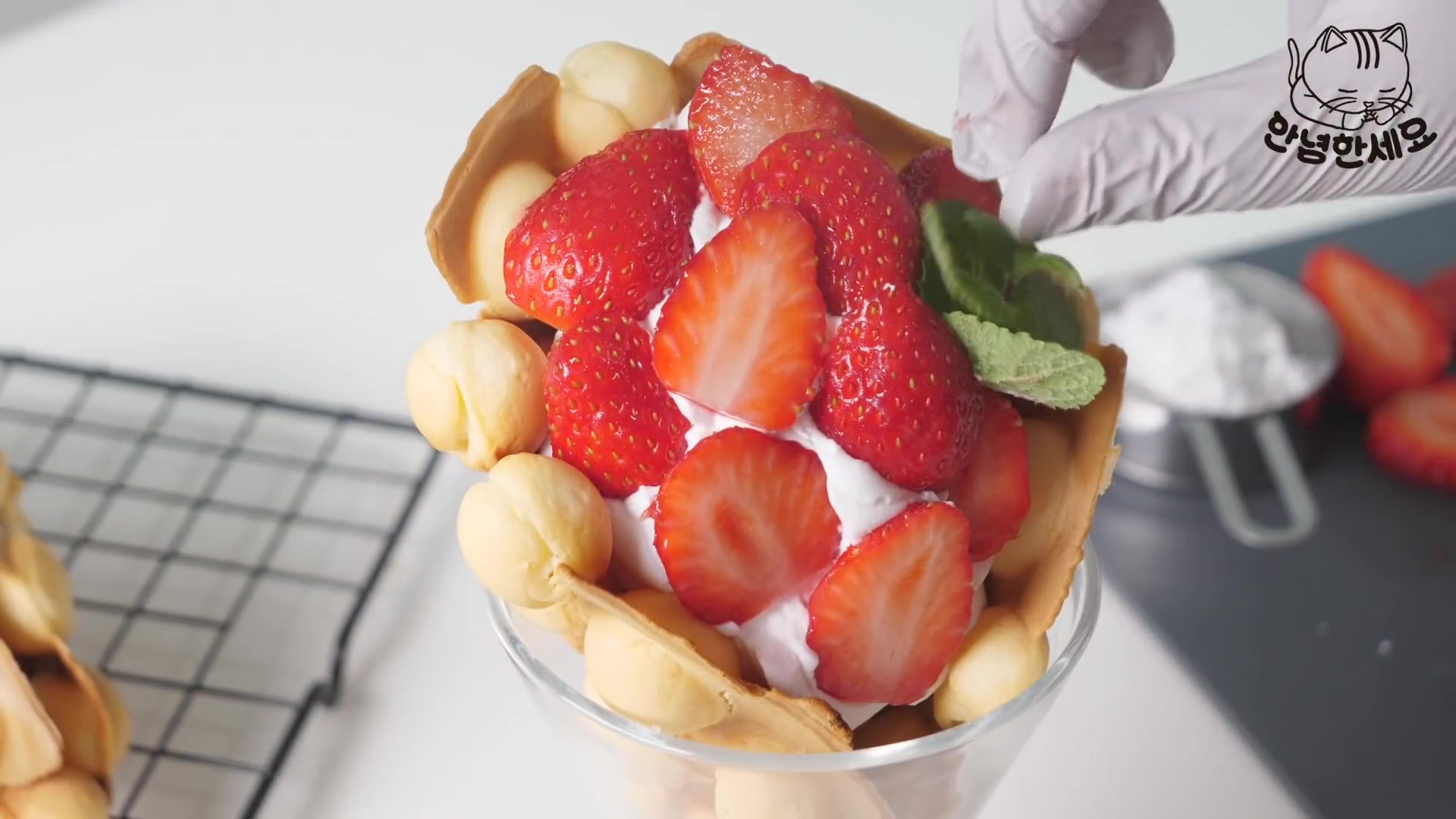 制作食音hanseの食谱草莓鸡蛋仔or华夫饼