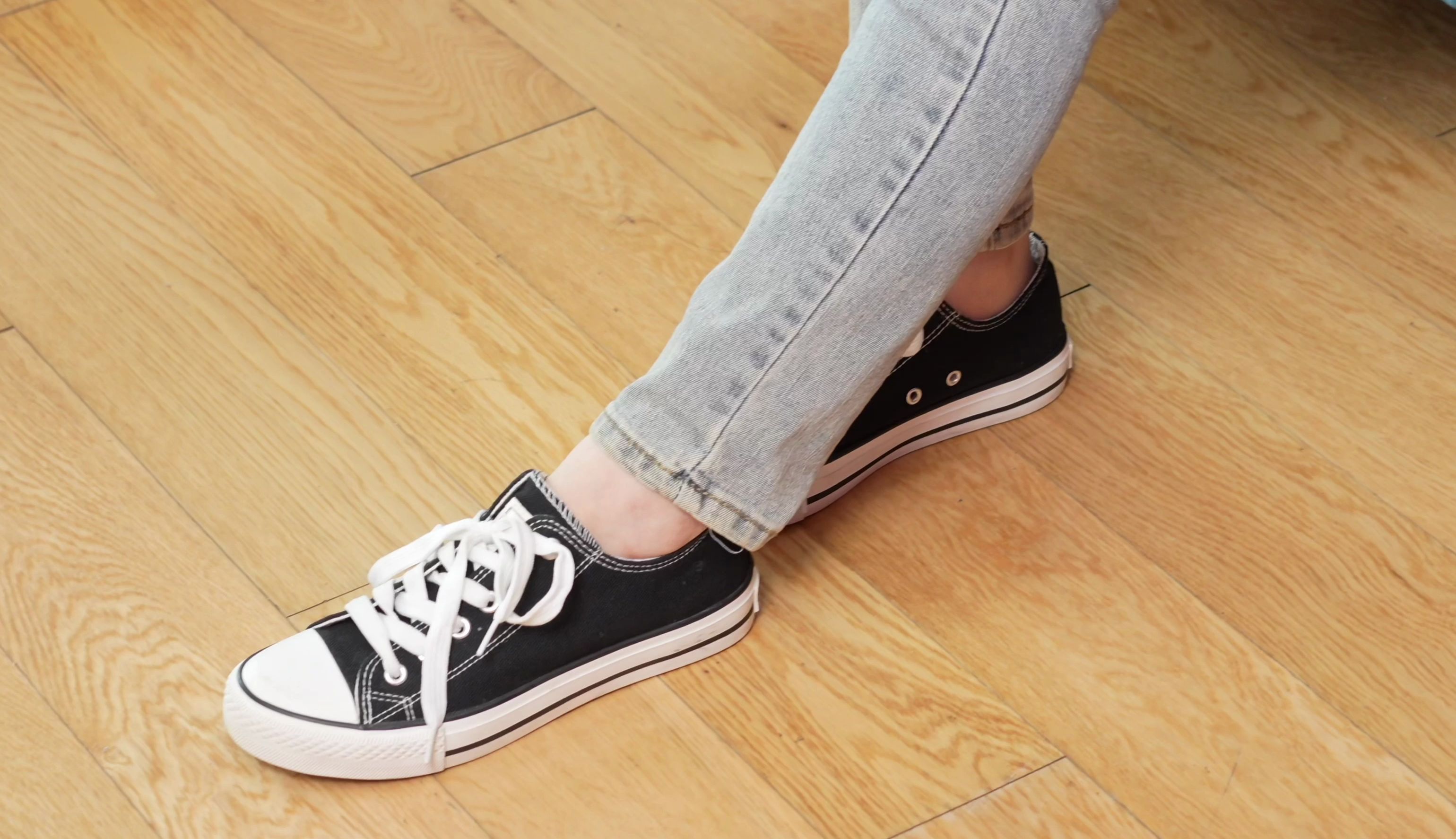 【袜啵啵359】牛仔裤和板鞋才是最经典的搭配