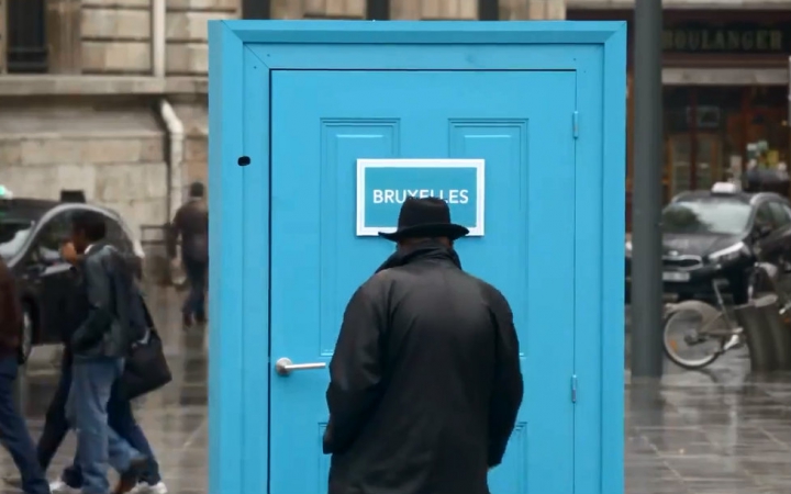 巴黎街头惊现随意门!有趣的互动设计~_哔哩哔哩_bilibili