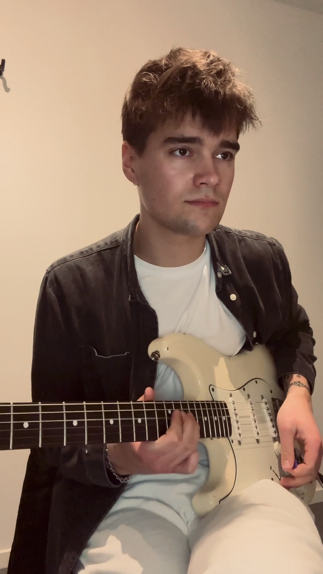 我对2024的新年决心: 确保我的邻居每天晚上都在约翰·梅尔的曲目中