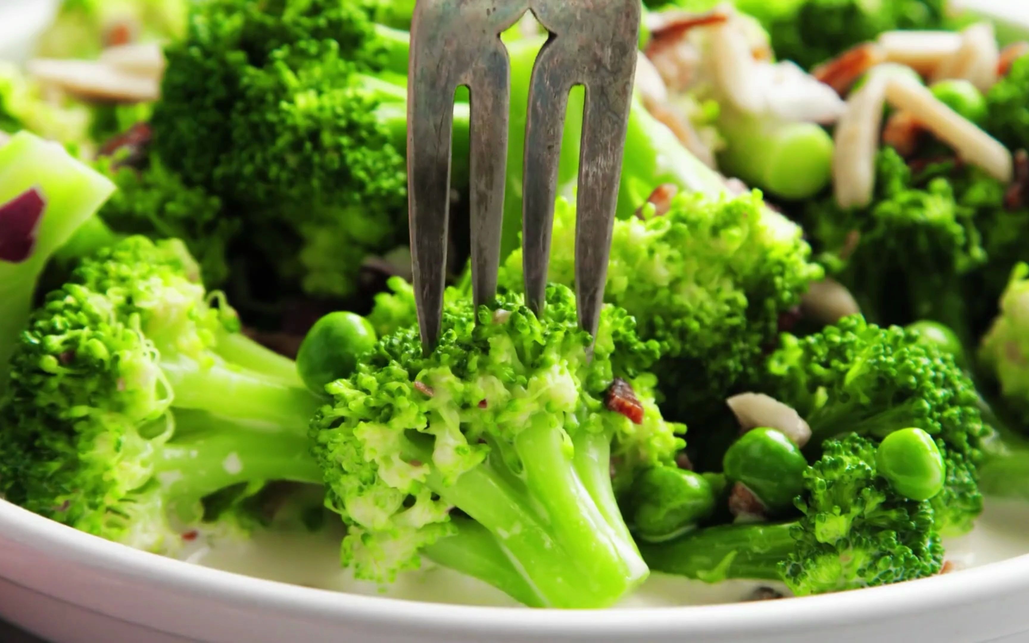 西兰花沙拉丨超赞的减脂餐谱 ,这个冬日就靠它啦!