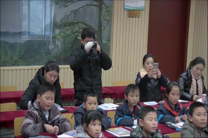 [图]青岛版小学数学四年级青岛六三制小学数学四上四 交通中的线——平行与相交信息窗二（垂直）-朱老师_优质课教学视频(配课件教案)