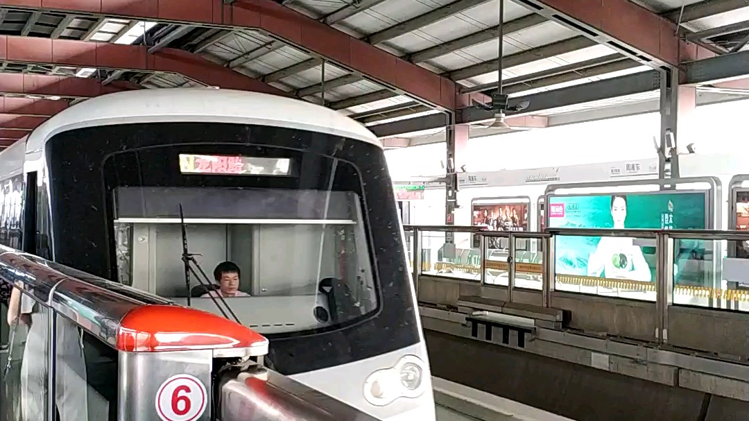 [上海地铁]周浦东站16号线列车进站