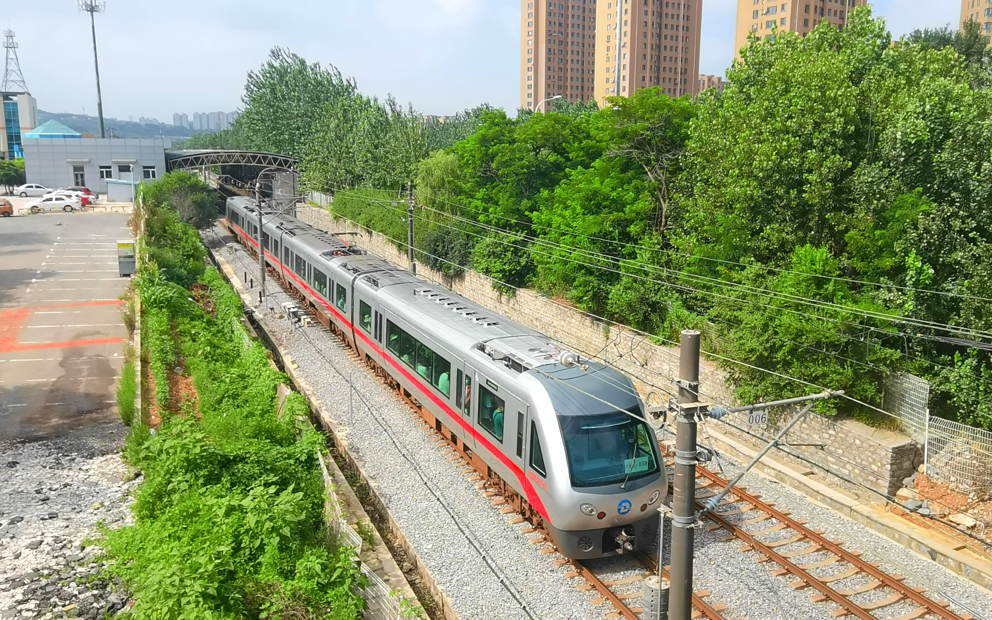大连快轨fg0026车组出泉水站