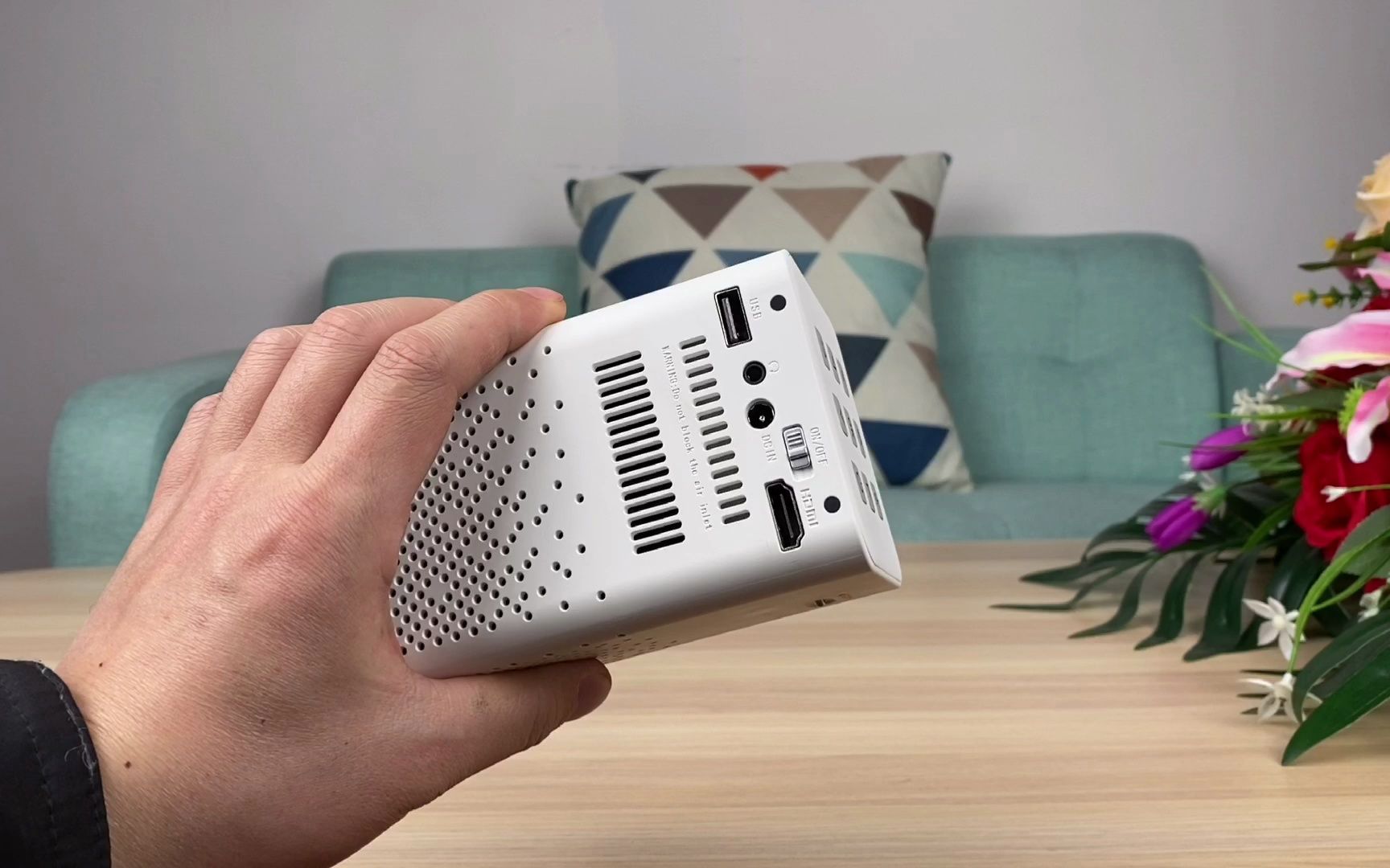 投美-c900 投影仪测评视频家庭投影仪内置电池8000mah