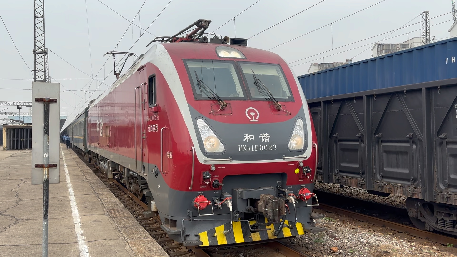 南局南段hxd1d-0023牵引k903(太原—厦门北)停靠向塘站