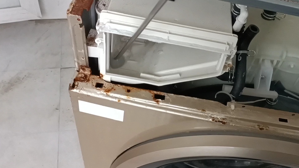 海尔滚筒洗衣机漏水故障维修经验分享