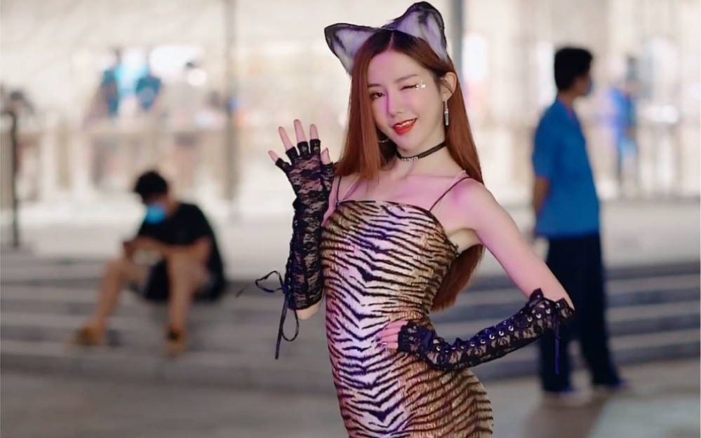 牛肉面变装性感热舞包臀裙显腿长穿搭