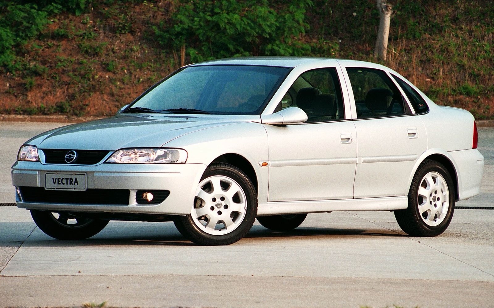 海外名欧宝/沃克斯豪尔威达)2000年初巴西区电视广告两则《风》篇