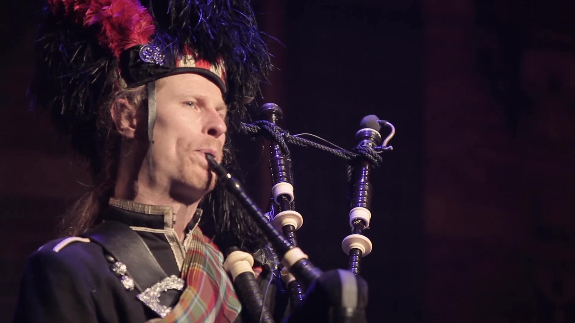 [图]David_(Scotland)_the_Brave_on_Scottish_Bagpipes