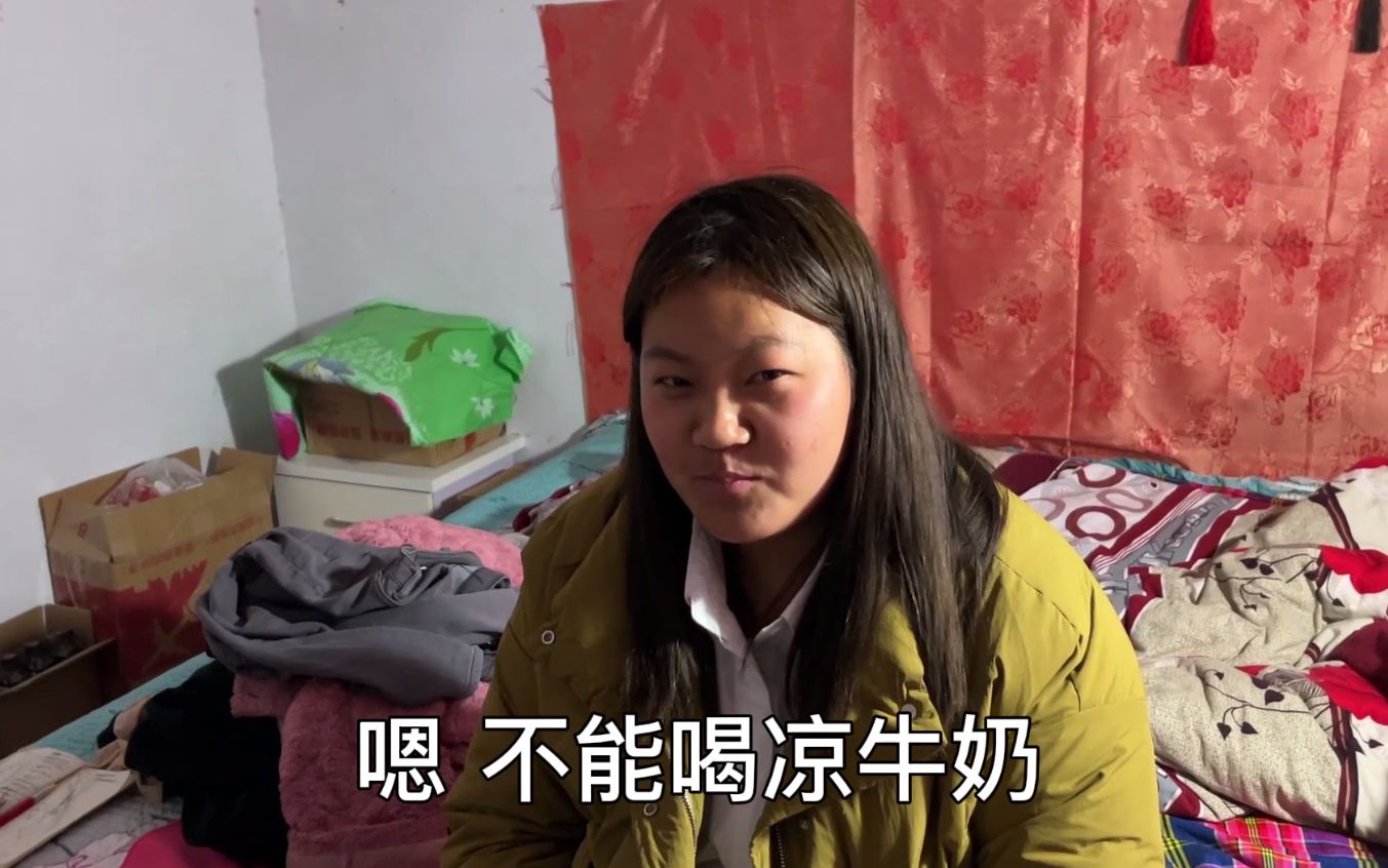可可半夜看电视喝凉牛奶小光看到很心疼小光心里现在只有可可