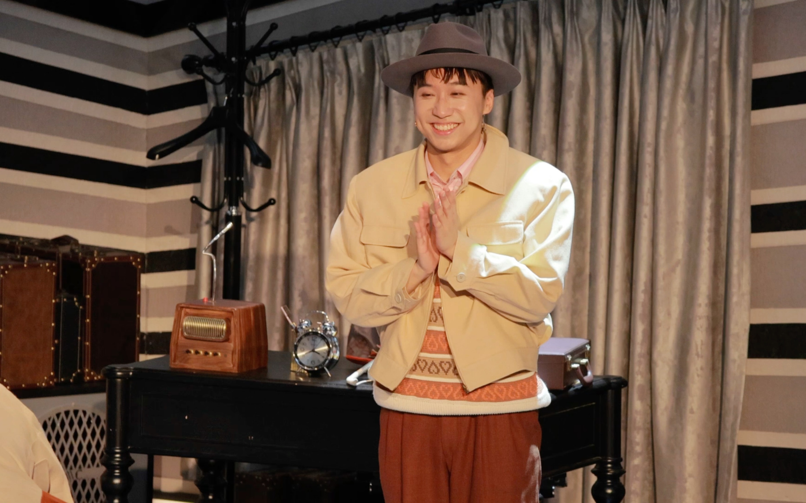 230702双重危机 张博俊