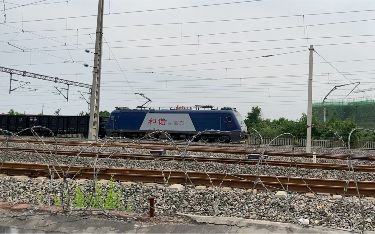 胶济铁路全新敞车通过青州南站