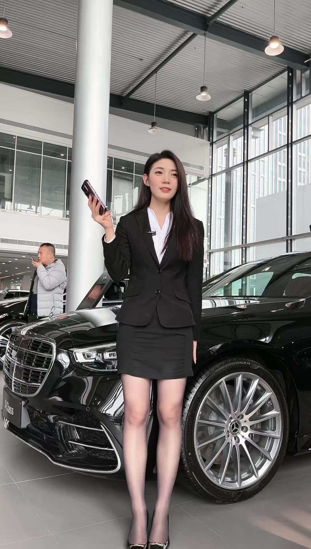 蓝光_抖音_奔驰郑州利星_新车到店啦～_20230223115432