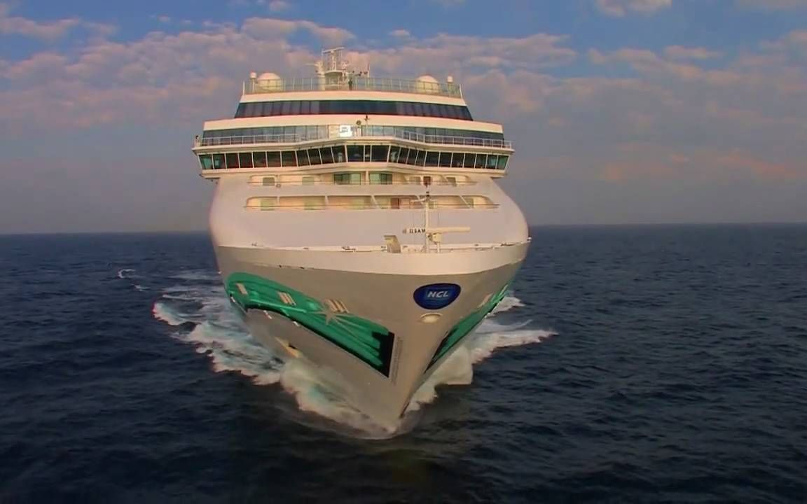 在法国戛纳沿岸的挪威翡翠号豪华游轮,霸气不止一点点