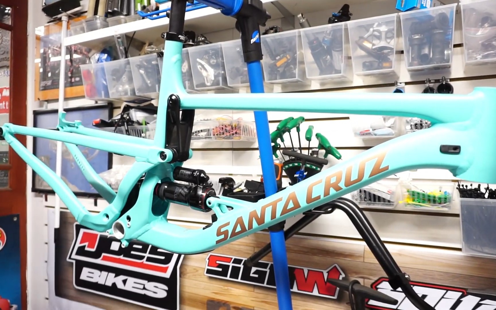 山地车装车视频santacruzbronsonfullhd