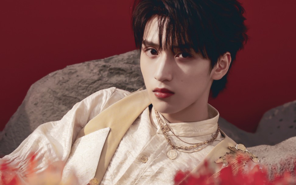 严浩翔《朱雀》混剪,镜头雷达!