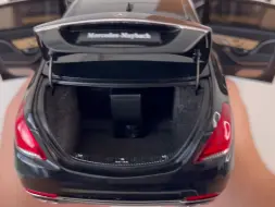 Video herunterladen: 1：18梅赛德斯-迈巴赫 S 600汽车模型  制造商：奥图亚/奥拓（AUTOart）