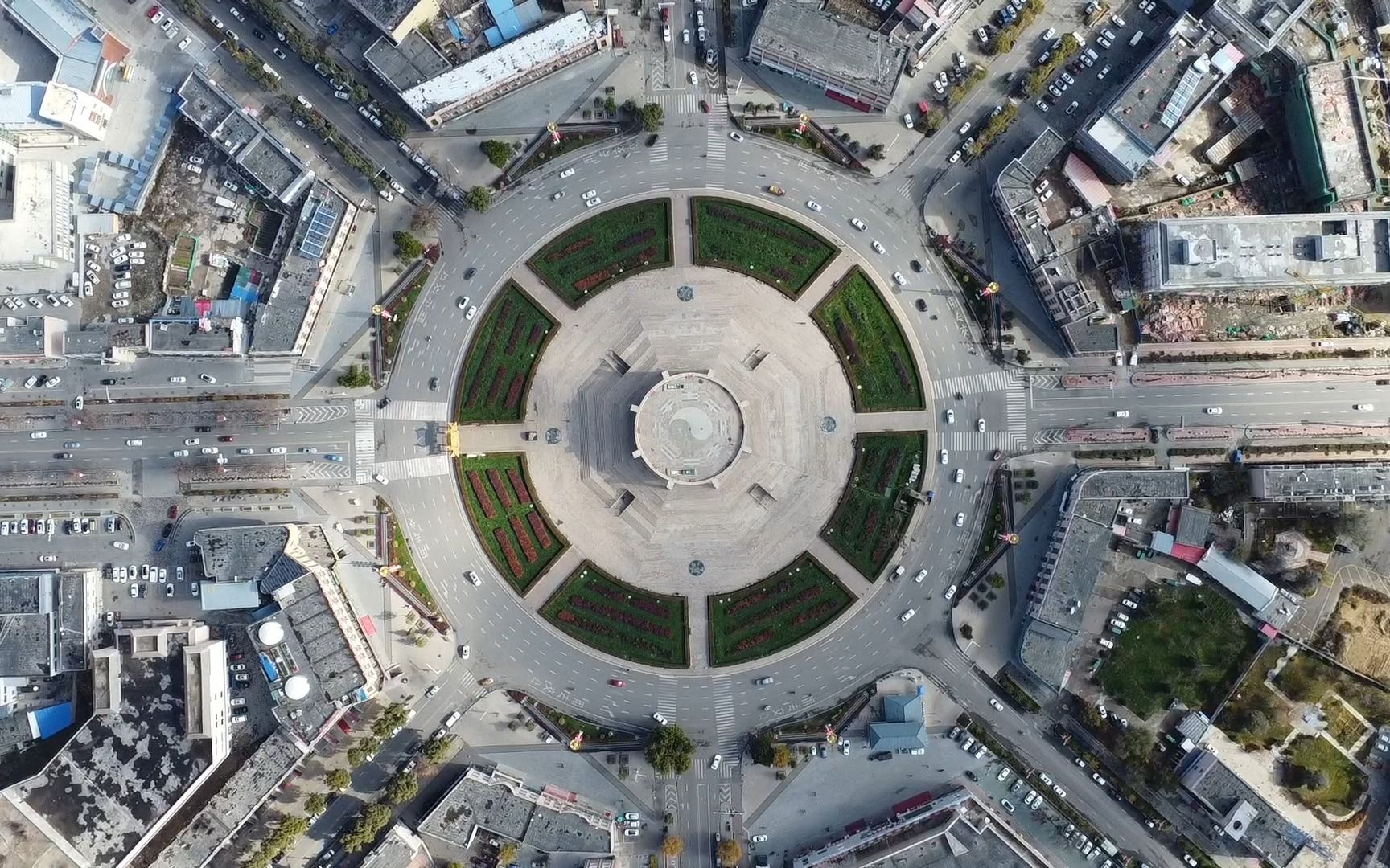 旅游淡季的特克斯八卦城,小巷安静又美好,适合闲逛发呆