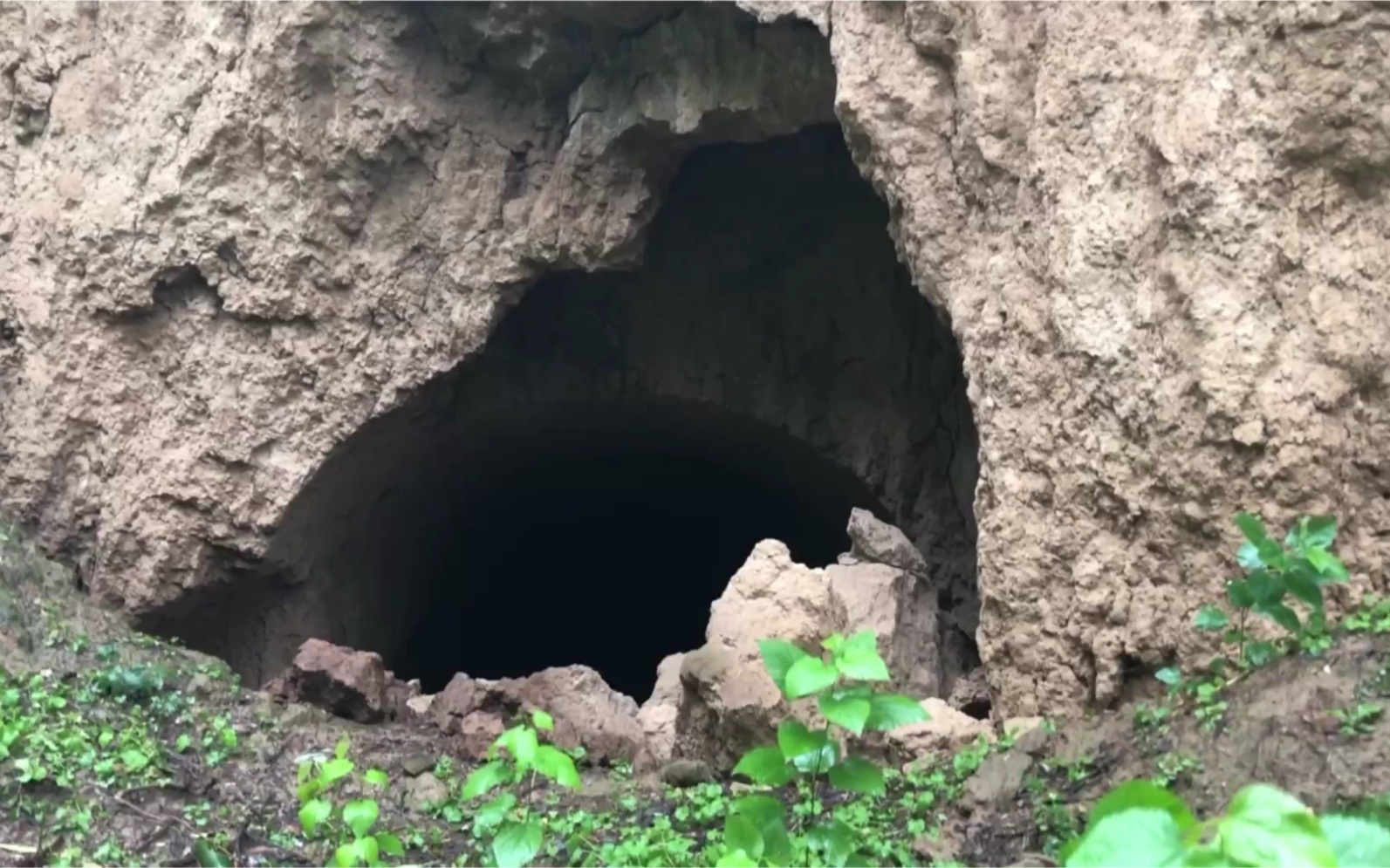 [图]河南济源市下冶镇陶山村村民花了近100年时间搬出窑洞如今又要搬回去？探秘陶山窑洞第二集正在播出～