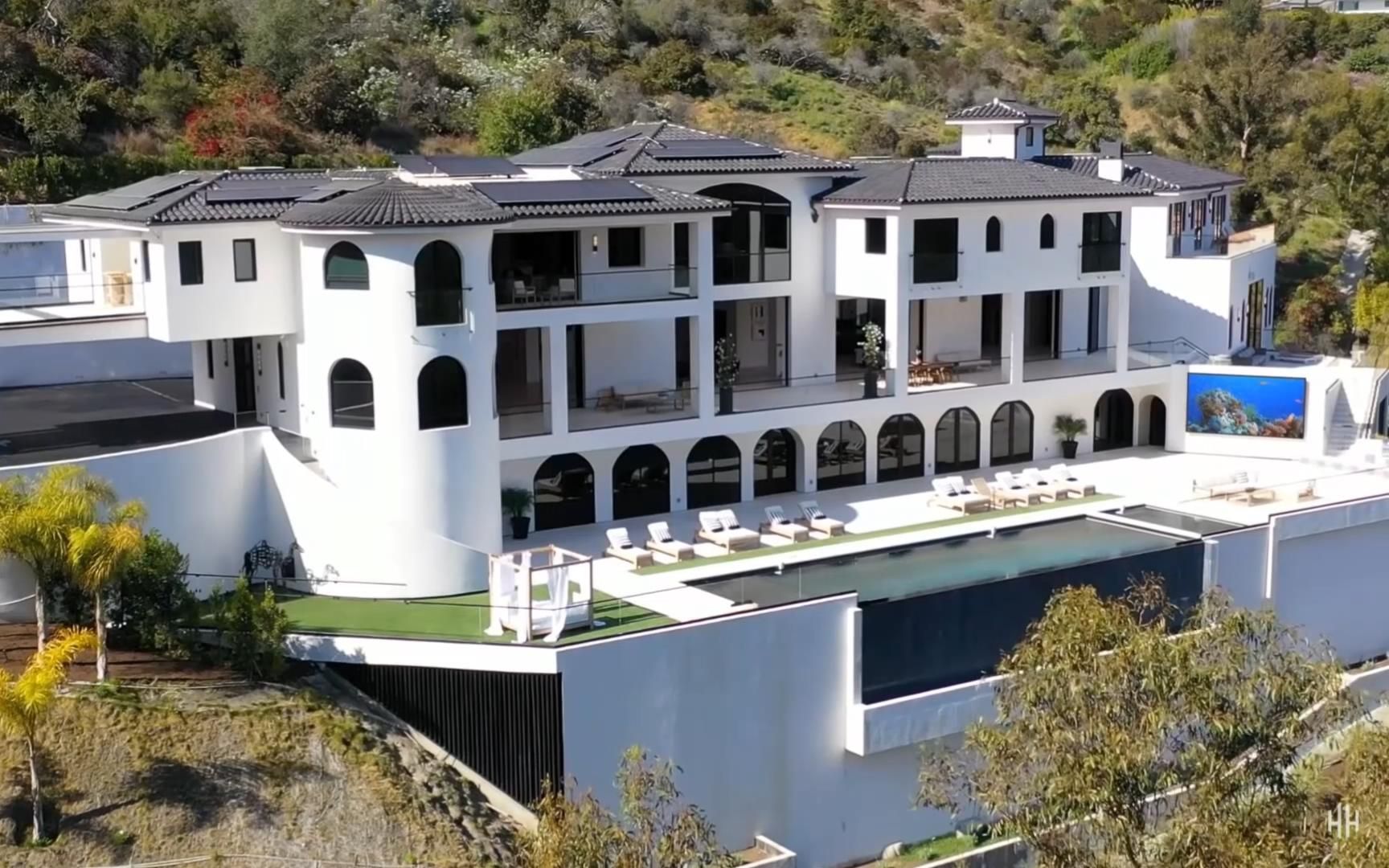 位于洛杉矶belair的一座奢华的现代西班牙风格别墅