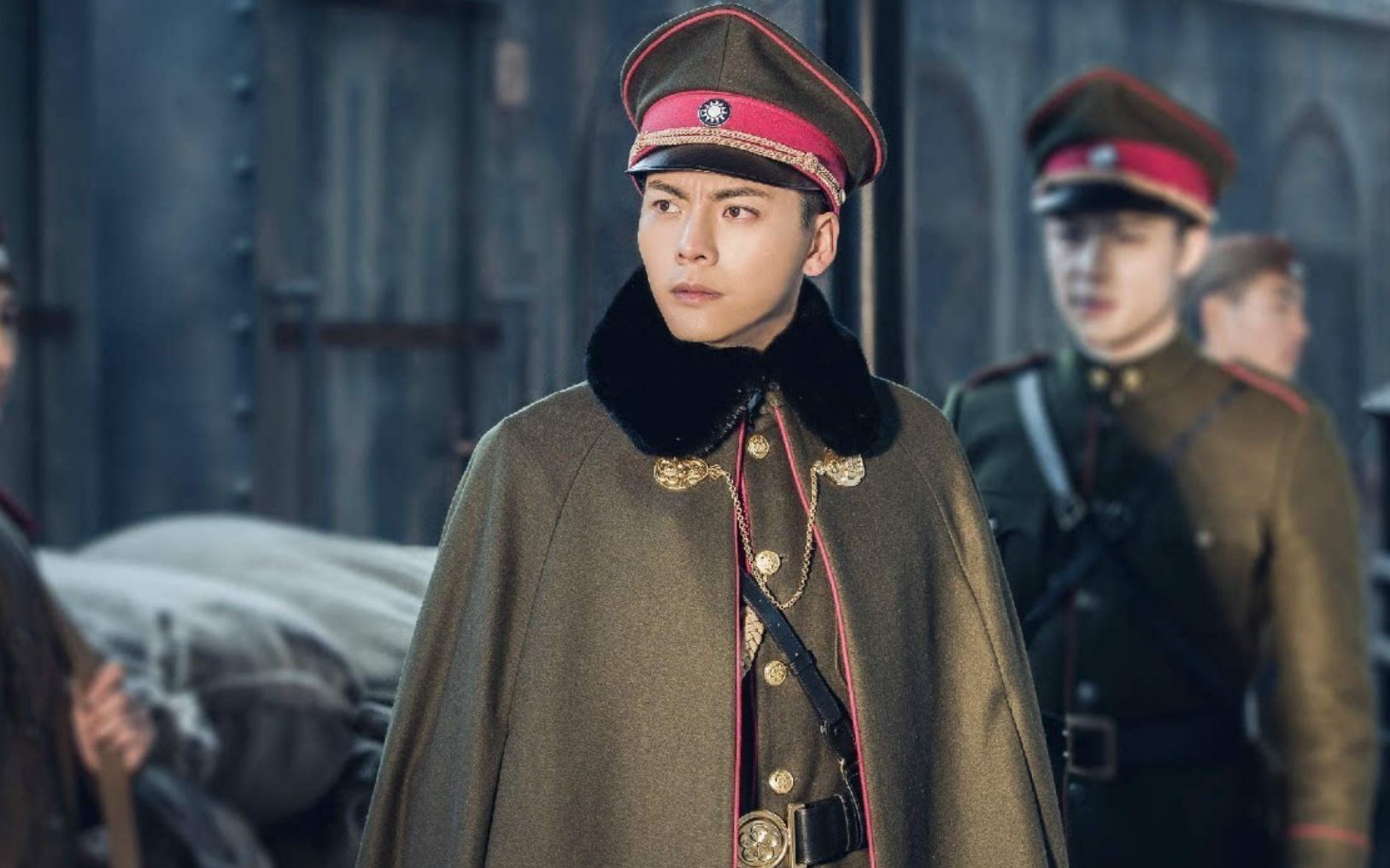 那些身穿军装的男明星,有些气质非凡像将军,有些却像工地保安