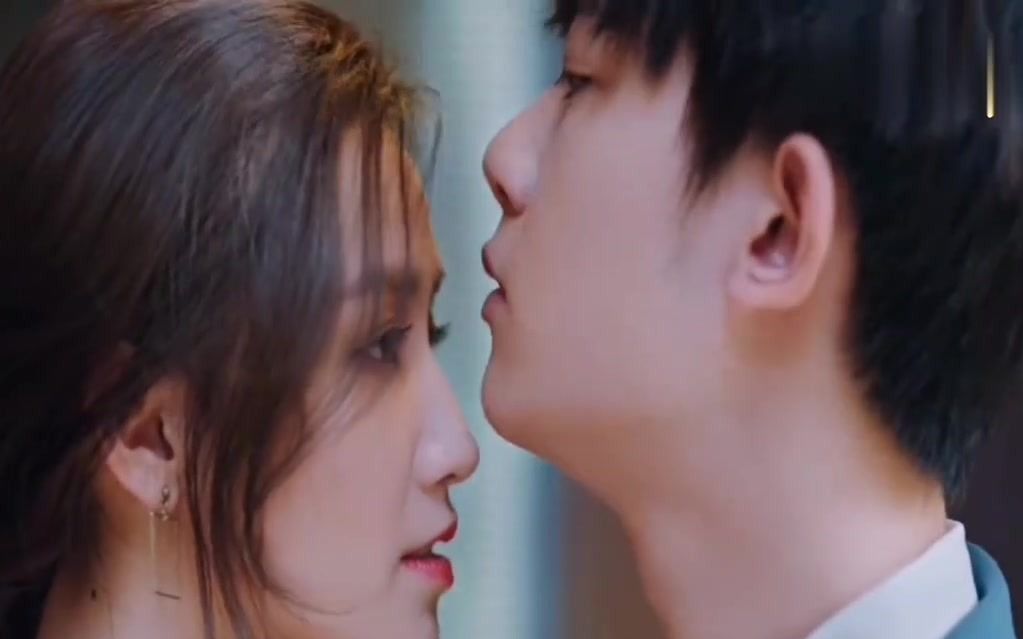 小奶狗男友和霸道御姐甜蜜吻戏合集,太甜了_哔哩哔哩_bilibili