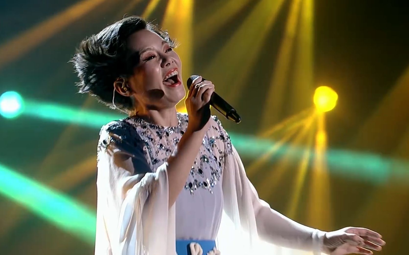 10大超越原唱的神仙翻唱现场龚琳娜一开口全场都起立欢呼
