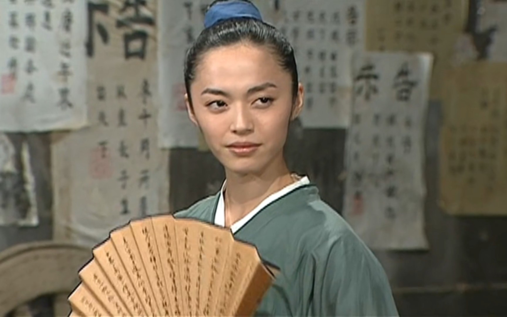 郭芙蓉女扮男装迷倒了杨蕙兰,不得不说真的挺俊秀的哈哈哈