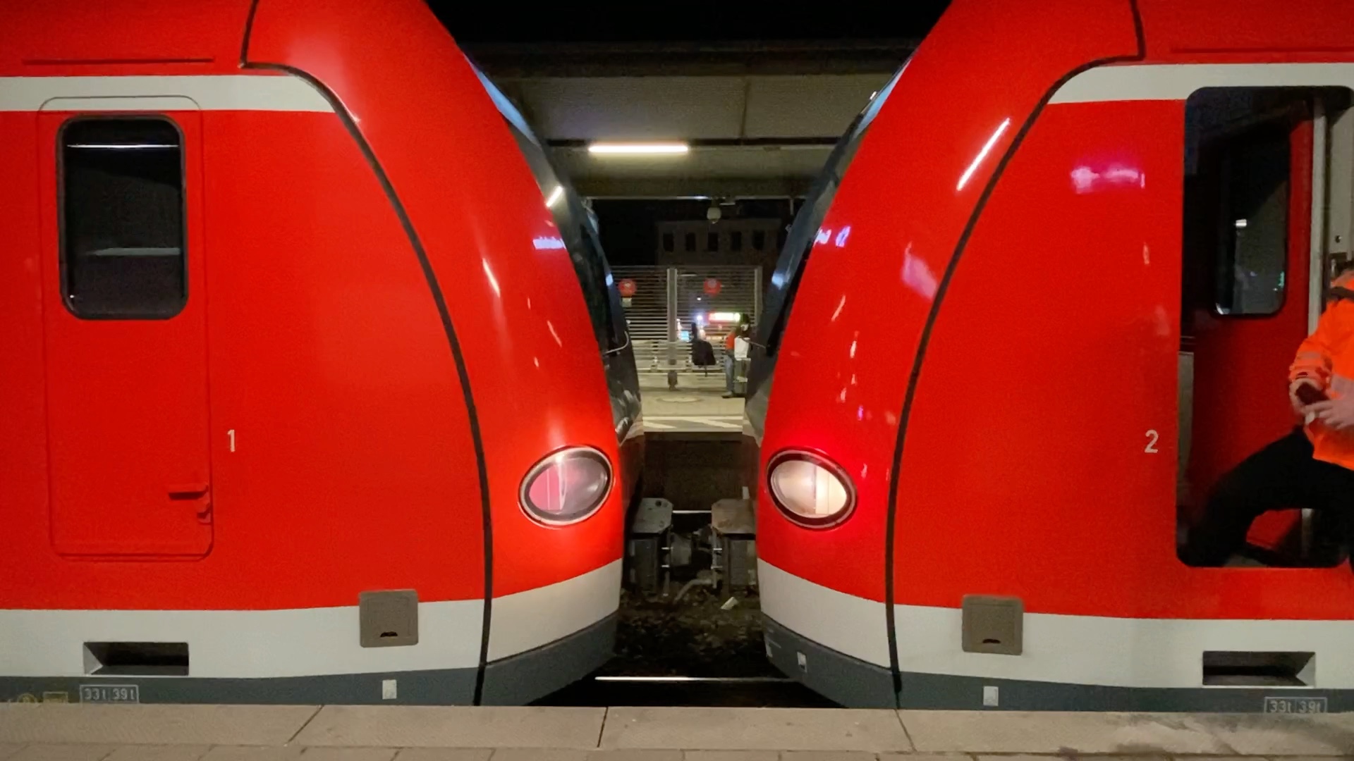 德国铁路慕尼黑市域铁路sbahns4线列车于pasing站解编