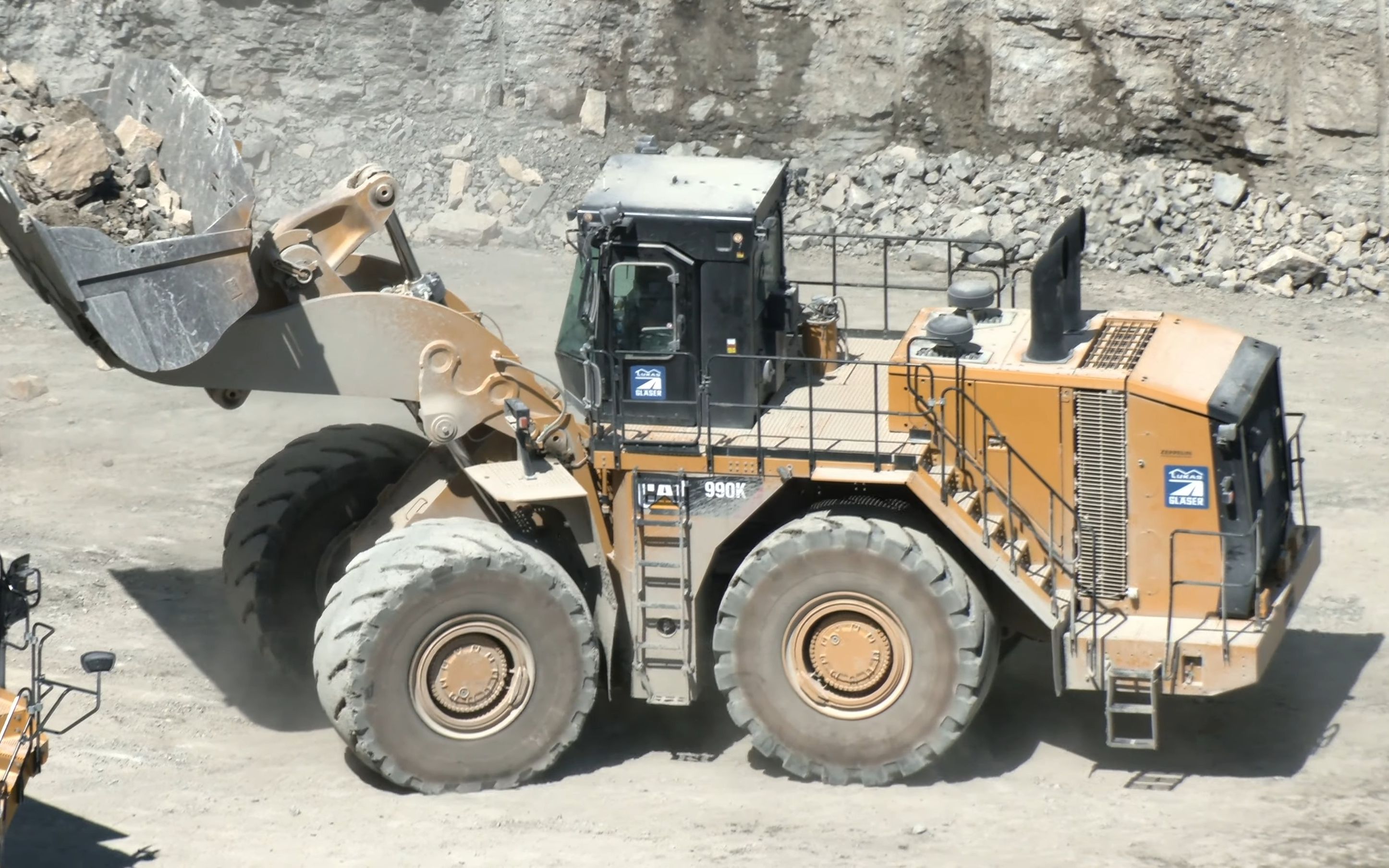 cat 990k装载机775g卡车施工装车