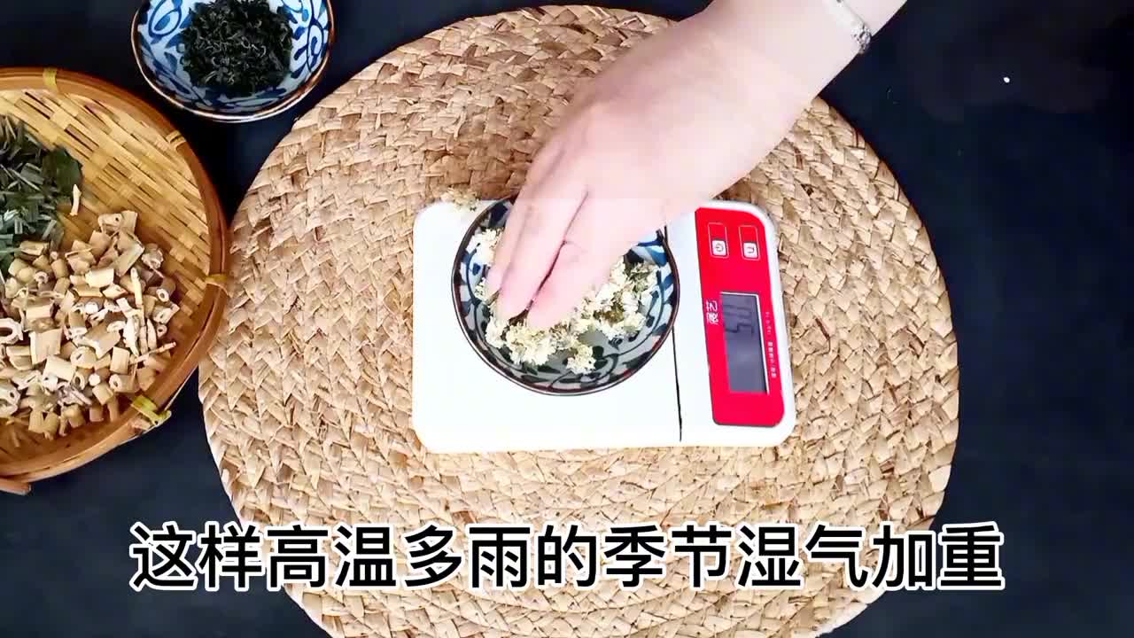 夏季炎热潮湿常喝这款凉茶,清湿除烦,身心舒畅,越喝越健康哔哩哔哩bilibili