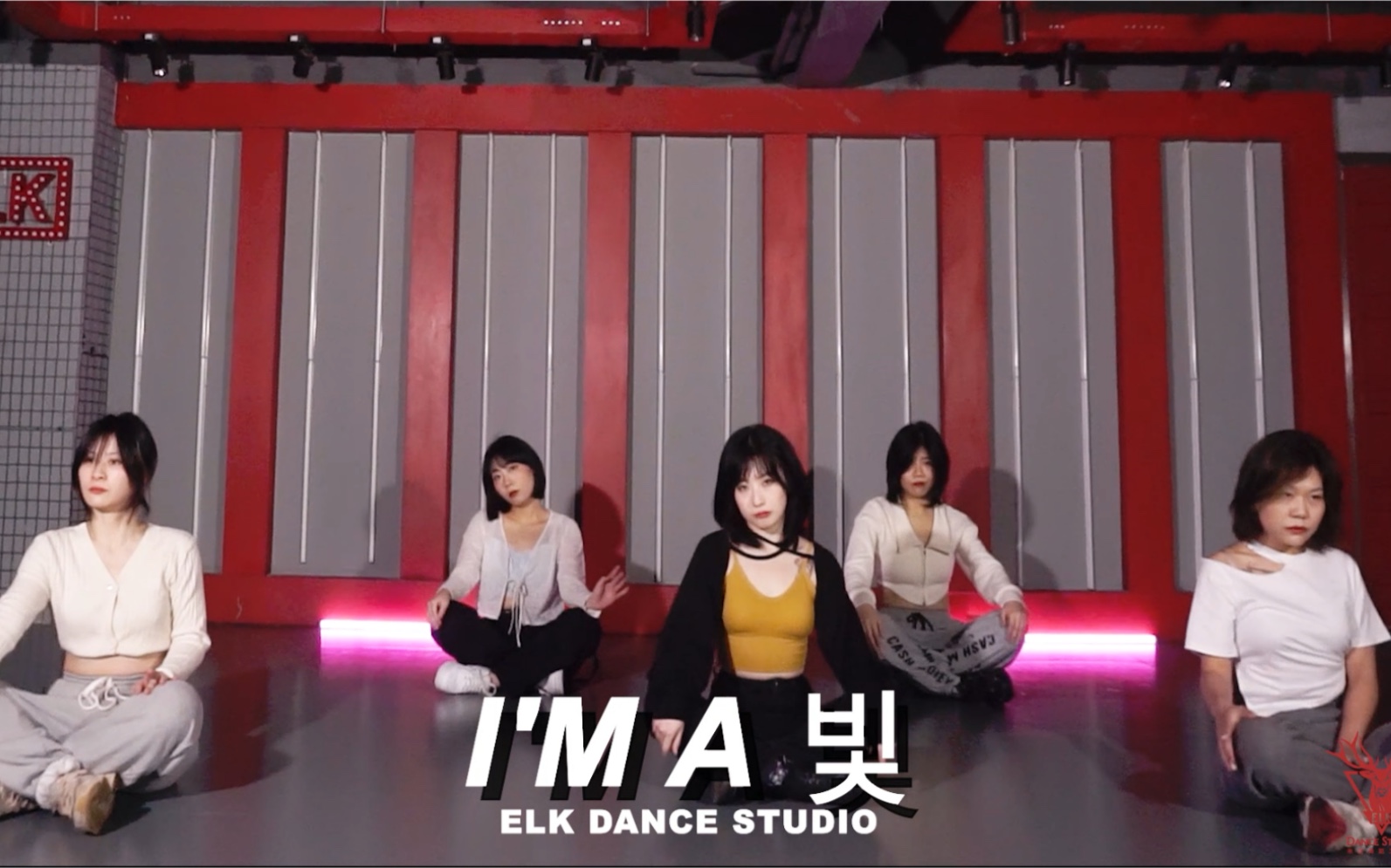 闊╄垶缈昏烦锝滅粨璇捐棰戯綔im a b - 鍗庤帋锝滀簲浜哄甫闃熷舰