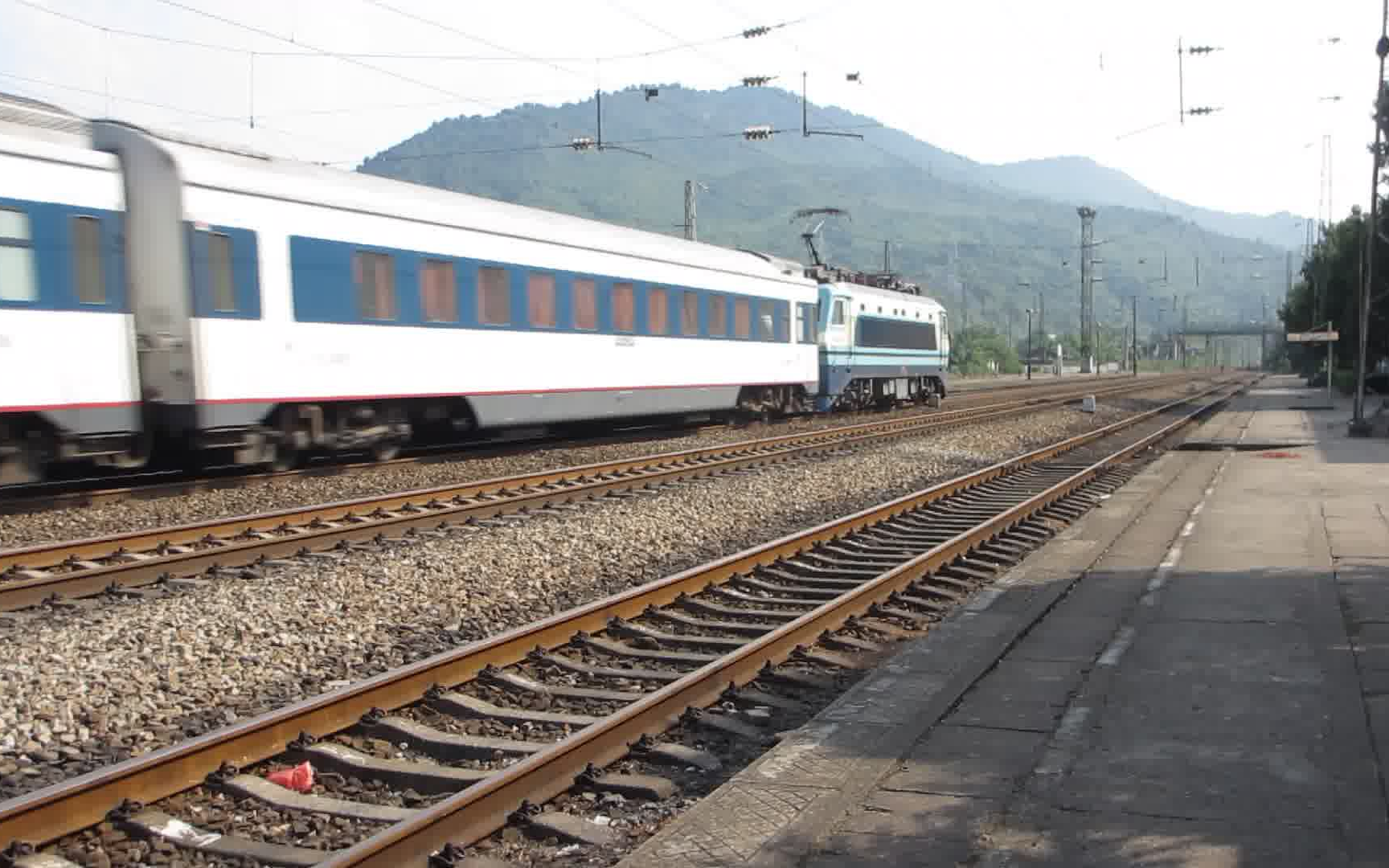 韶八牵引原色25t,t266 拉萨/西宁西→广州,下行通过(上古原色)_哔哩