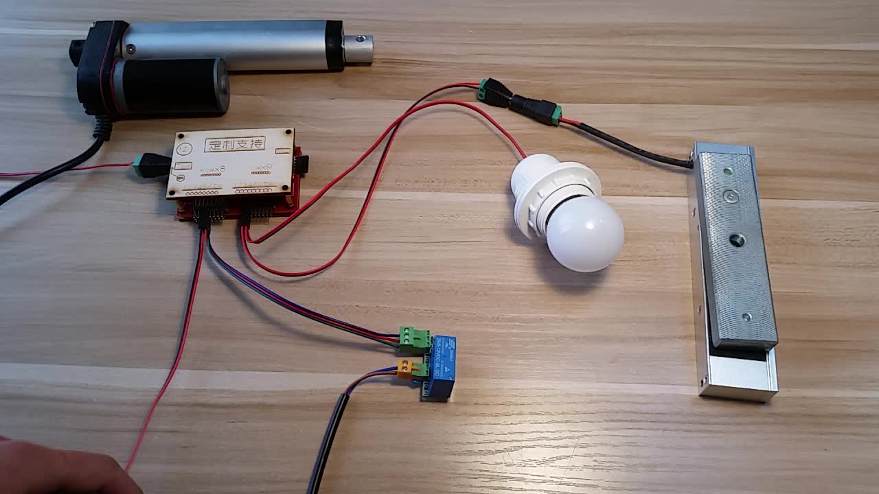 8路io标准控制盒 - 人体电桥感应 - 电磁锁断电, 灯光点亮,电机动作