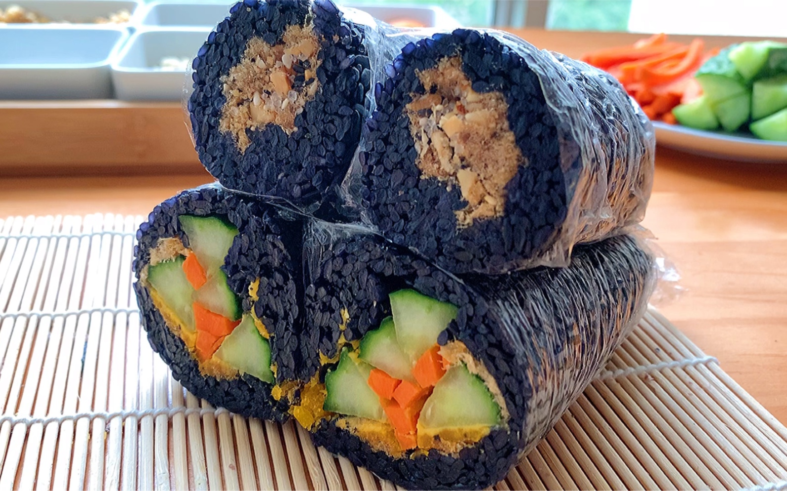 春天才能吃得到的乌米饭团,特殊的清香加上软糯的口感,太好吃了