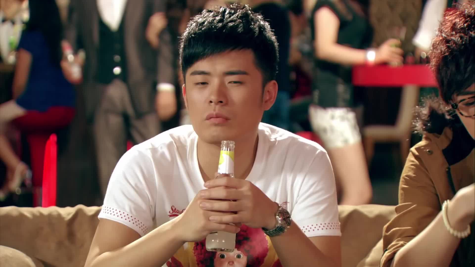 曾小贤的贱真的是突破天际了,当然,这段视频也引起了我的深思_哔哩