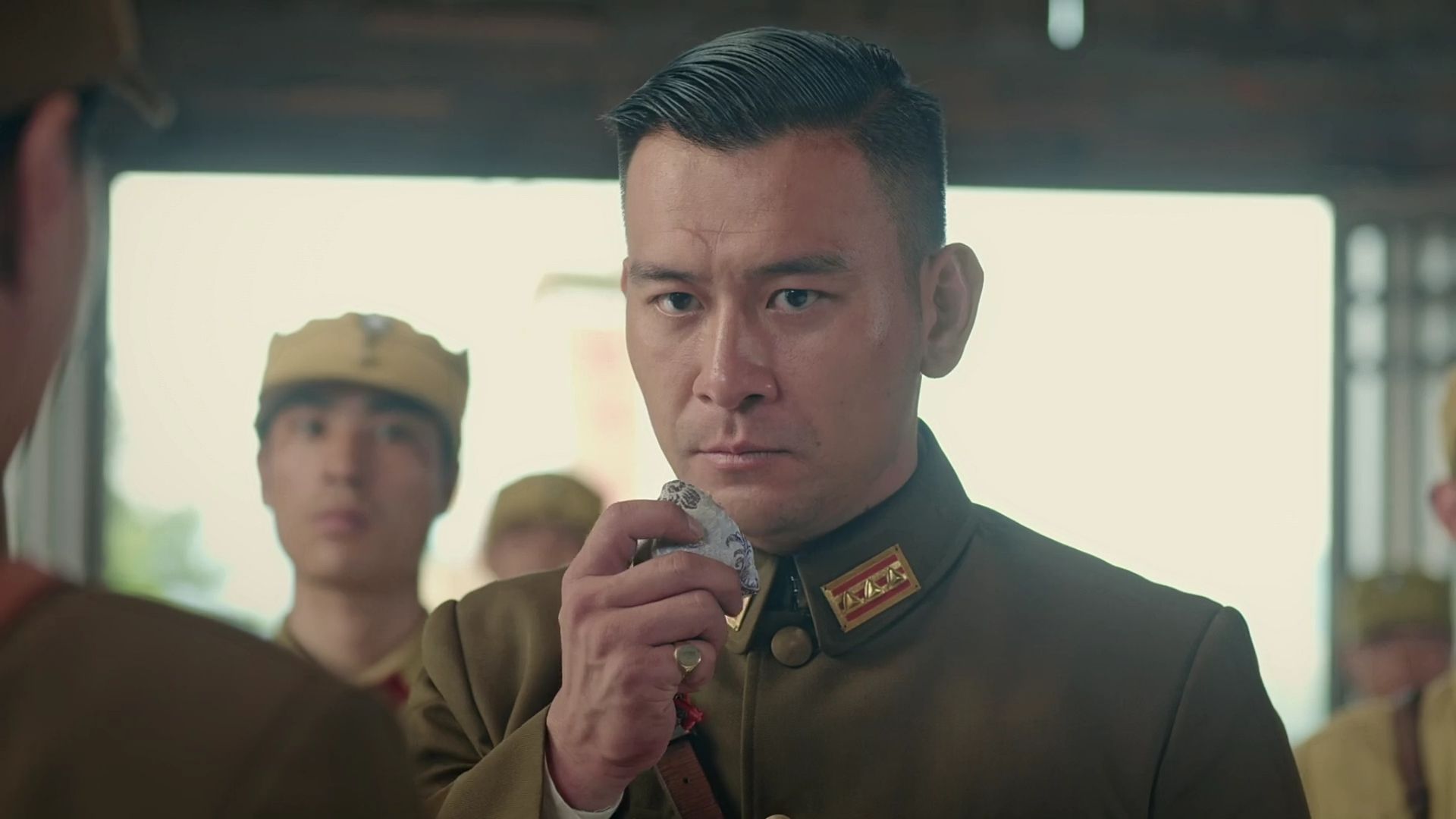 锻刀之英雄无悔:土匪消失不见,团座看到一个细节,发现有内鬼
