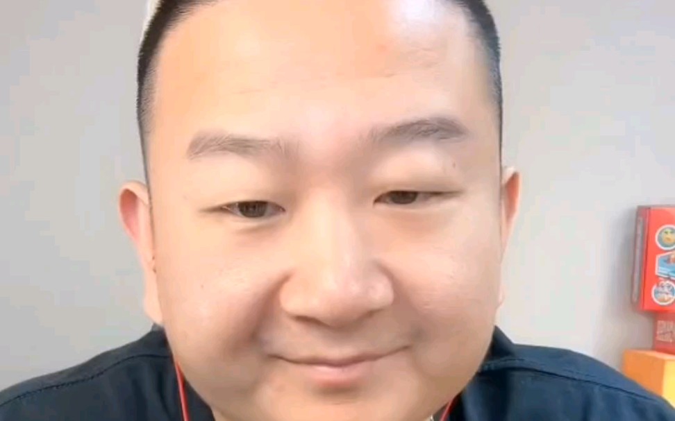 以前是看阿giao像个小丑,现在阿giao看我们像小丑