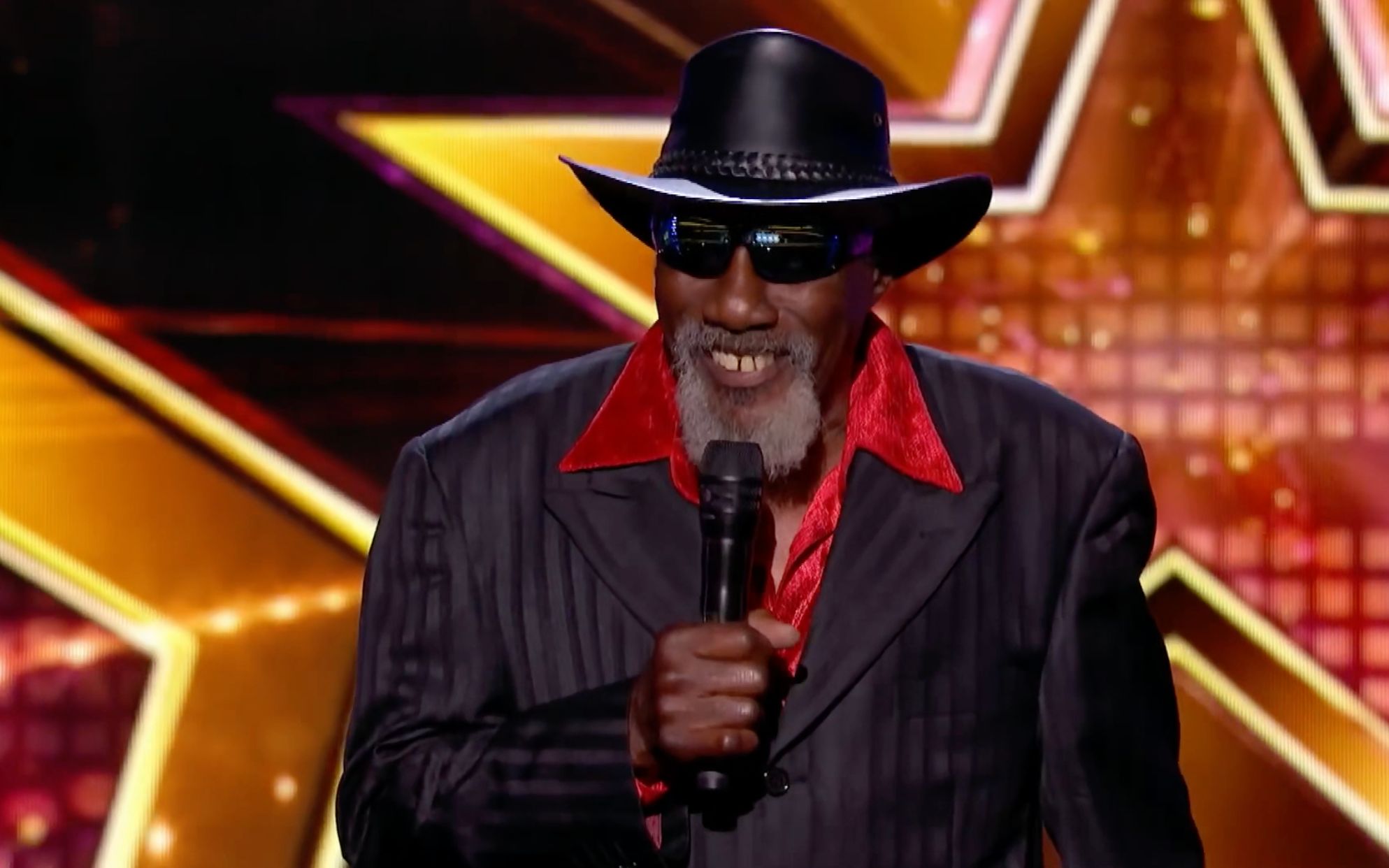 【2019美国达人秀集锦】robert finley 65岁失明老兵唱出心中的世界