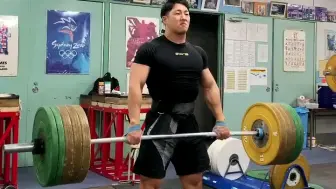 下载视频: 【举重】150kg，山本俊树hang power clean训练