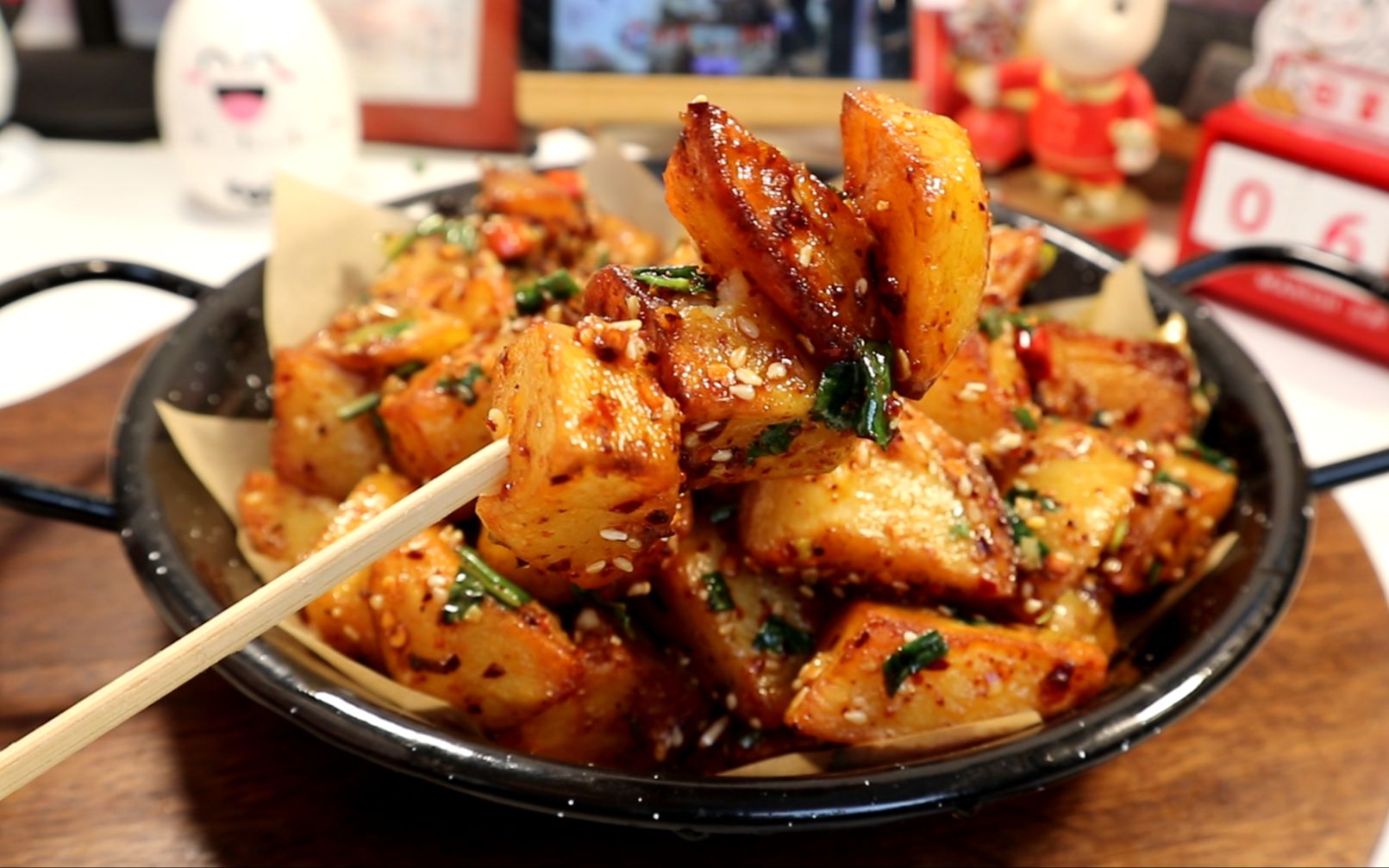 小时候最喜欢吃的街边小吃,洋芋坨坨!