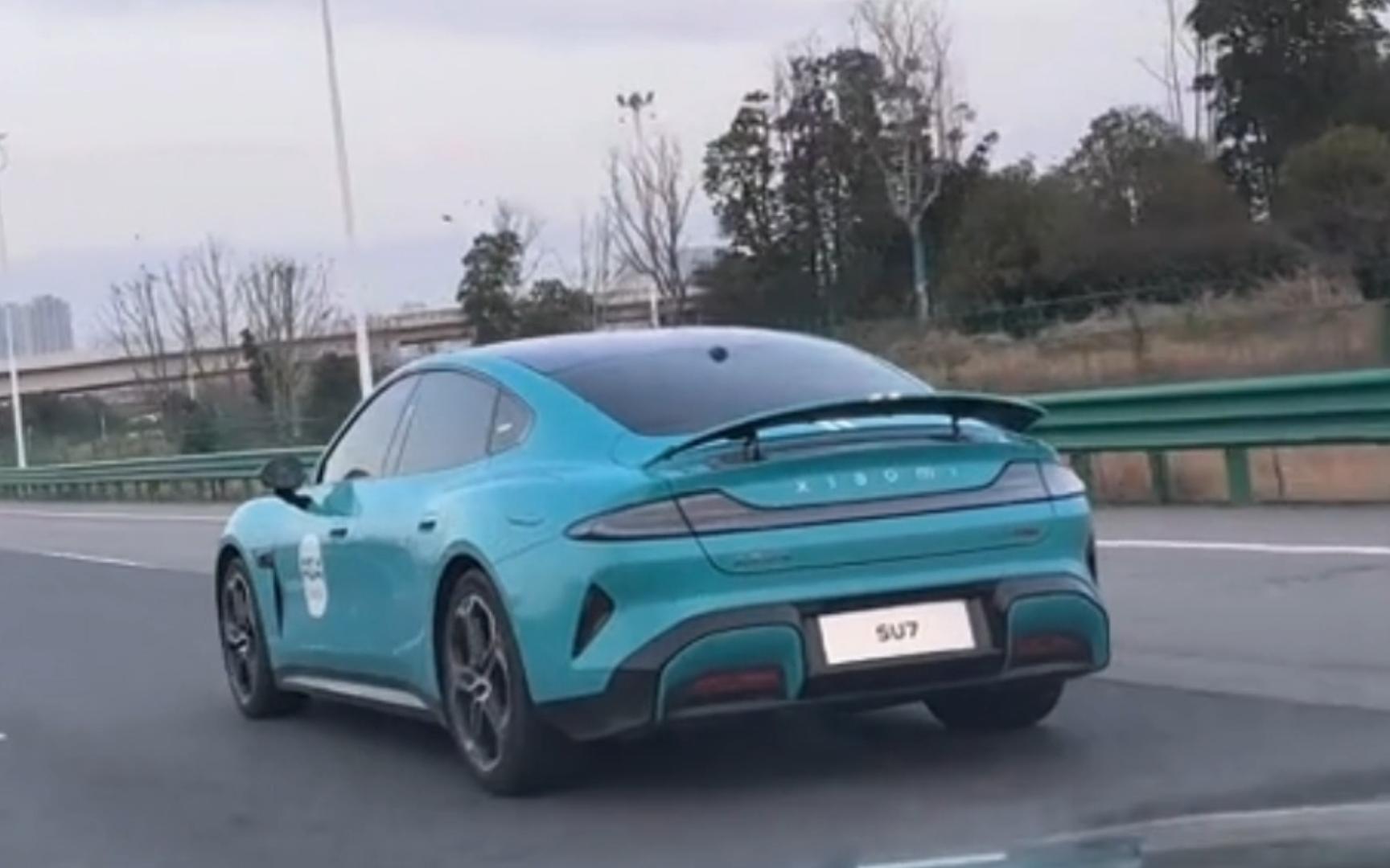 小米汽车 su7 高速 海湾蓝a64橄榄绿a80