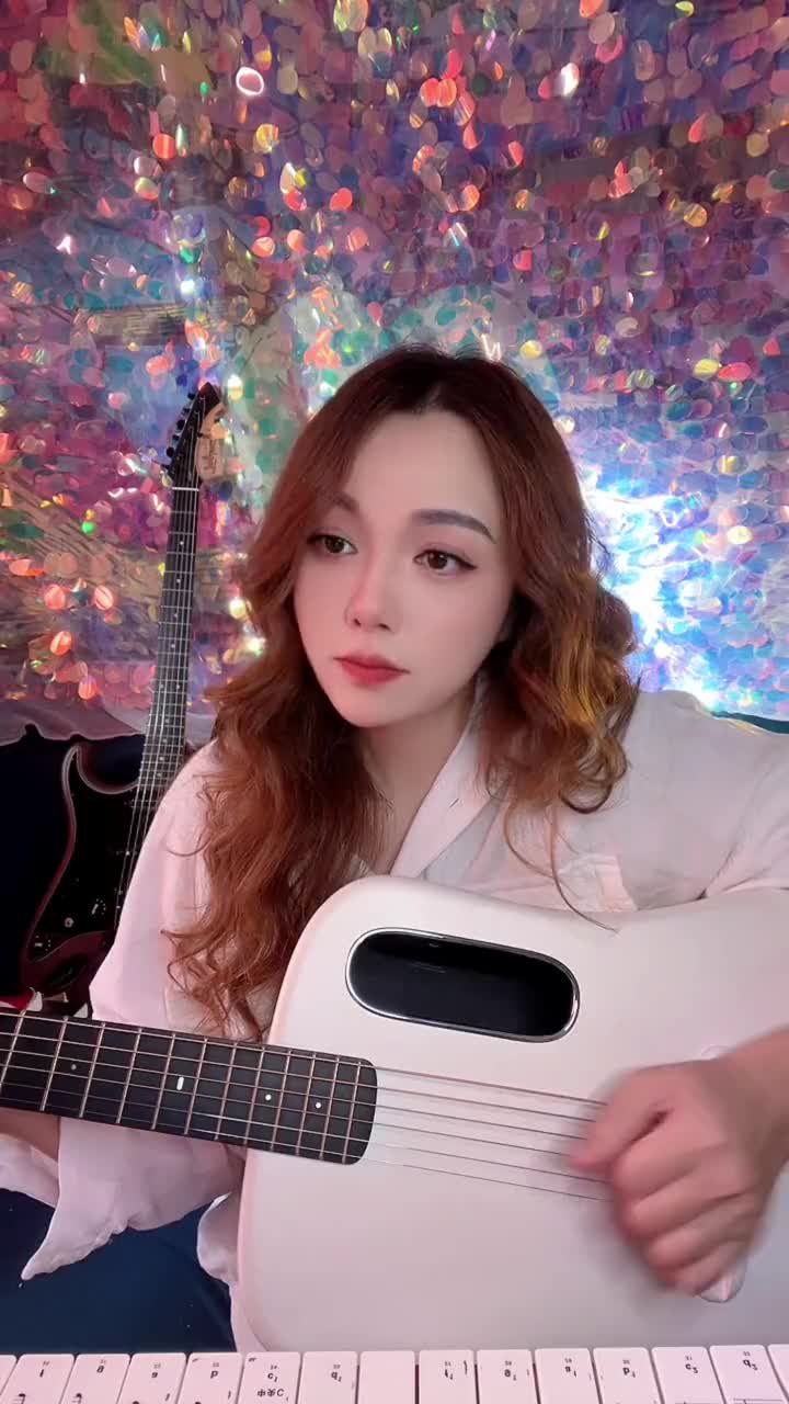 弹唱女生吉他弹唱翻唱歌曲自弹自唱唱出自己的风格哈哈哈哈开心的