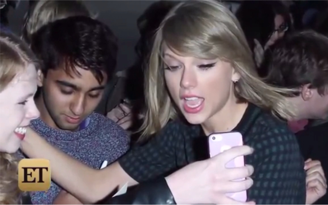 [图]Taylor Swift Drinks Beer，Plays Basketball and Dance with NY Knicks！（2014-10-31）